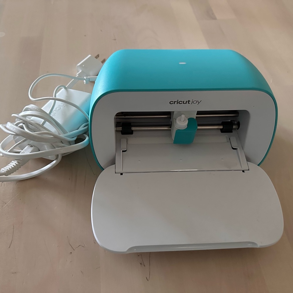 Cricut Joy Crafting Machine in Teal and White